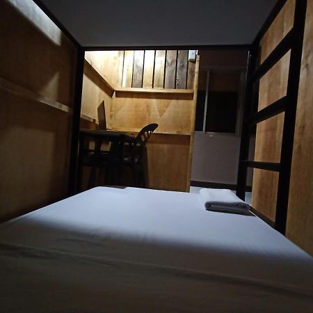 Sean'S Boat Hostel Manila Exterior photo