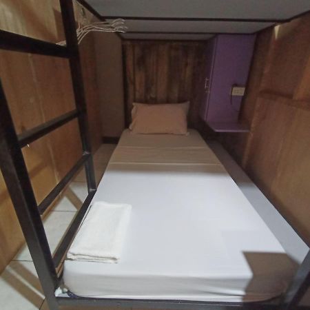 Sean'S Boat Hostel Manila Exterior photo