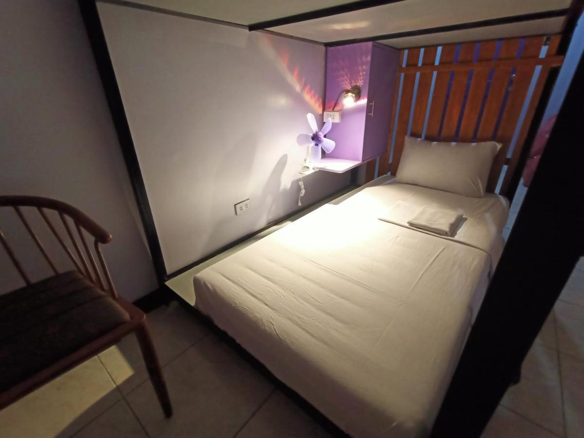Sean'S Boat Hostel Manila Exterior photo