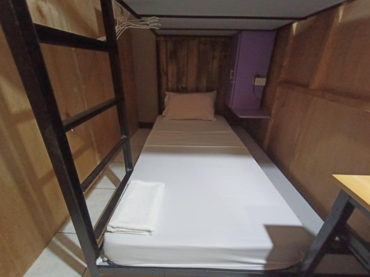 Sean'S Boat Hostel Manila Exterior photo