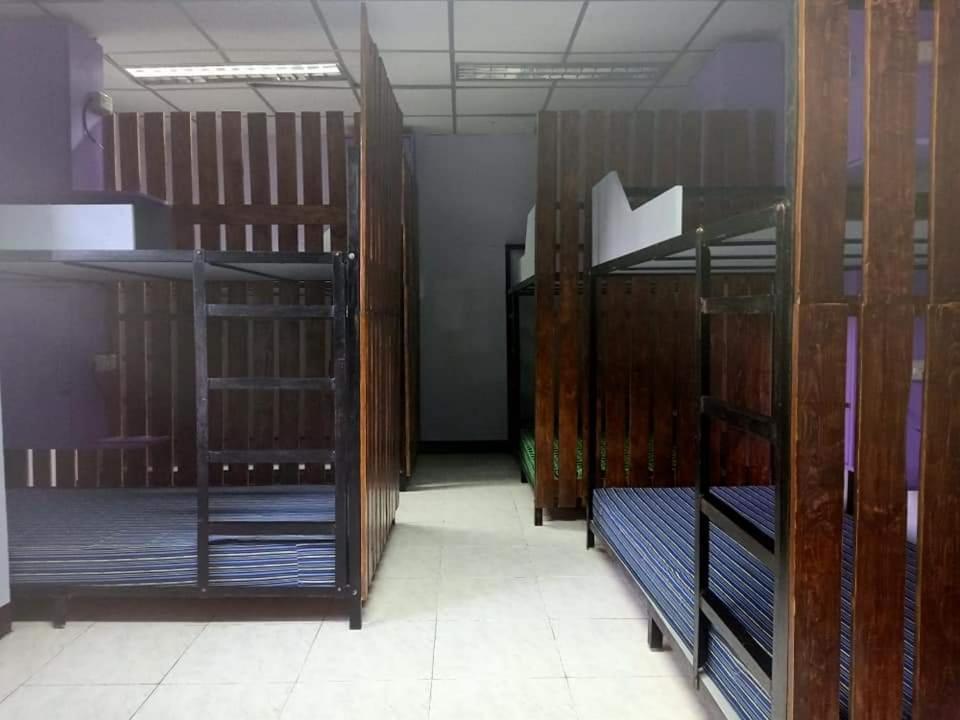 Sean'S Boat Hostel Manila Exterior photo